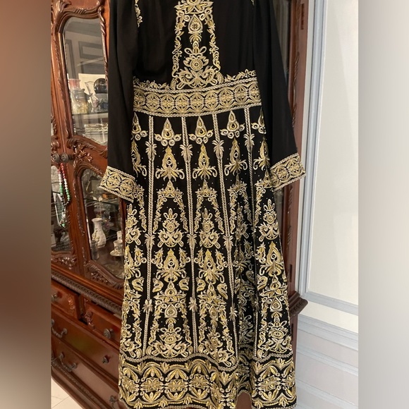 Women’s thobe - Picture 2 of 5